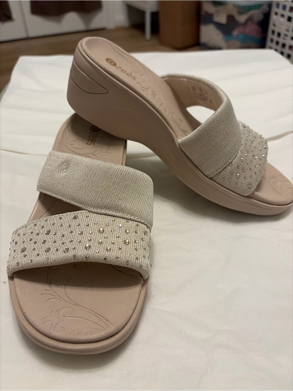 Bzees Dynasty Bright Rhinestone Stretch Wedge Slide Sandals Taupe Size 8M